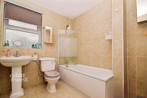 3 bedroom terraced house to rent, Davidson Road Croydon CR0