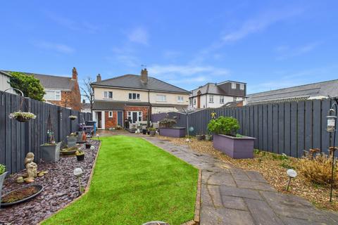 4 bedroom semi-detached house for sale, North Road, Hull,  HU4 6BZ