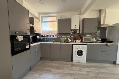1 bedroom detached house to rent, Roseway