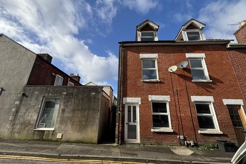 3 bedroom terraced house to rent, North Street, Salisbury, Wiltshire, SP2