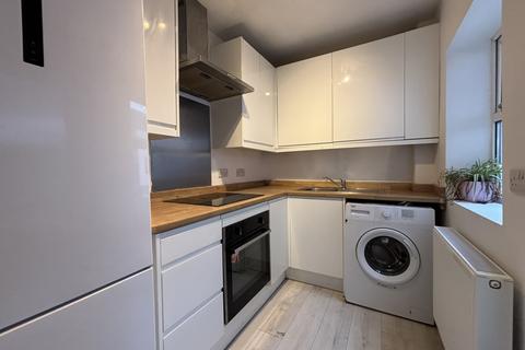 3 bedroom terraced house to rent, North Street, Salisbury, Wiltshire, SP2