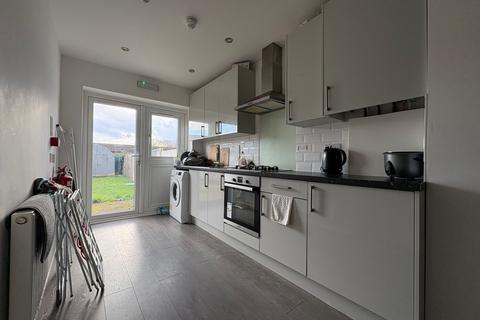 1 bedroom house of multiple occupation to rent, Chaucer Avenue, Hounslow TW4