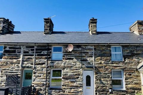 undefined, 2 Tai Newyddion, Ynys