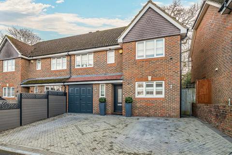 undefined, Three Mile Cross,  Berkshire,  RG7