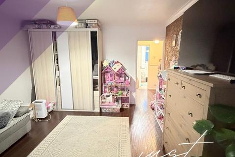 2 bedroom maisonette for sale, Chestnut Close, West Drayton, UB7 0JT