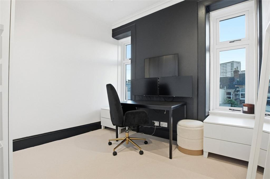 Bedroom/Office