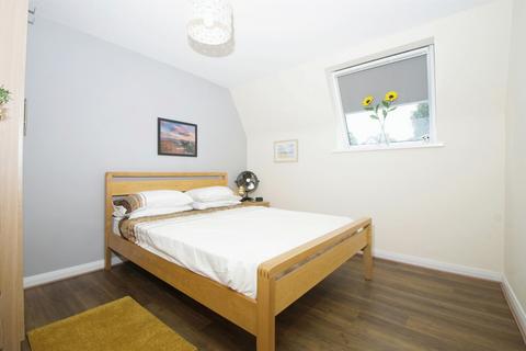 undefined, Heol Isaf, Radyr, Cardiff