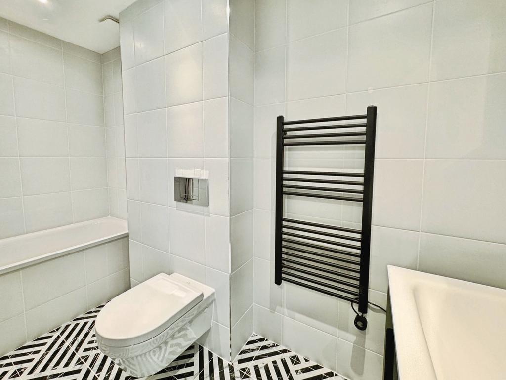 Pbox-bathroom-427401.jpg