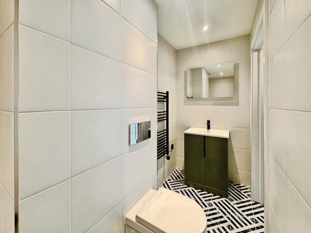 Pbox-bathroom-427401.jpg