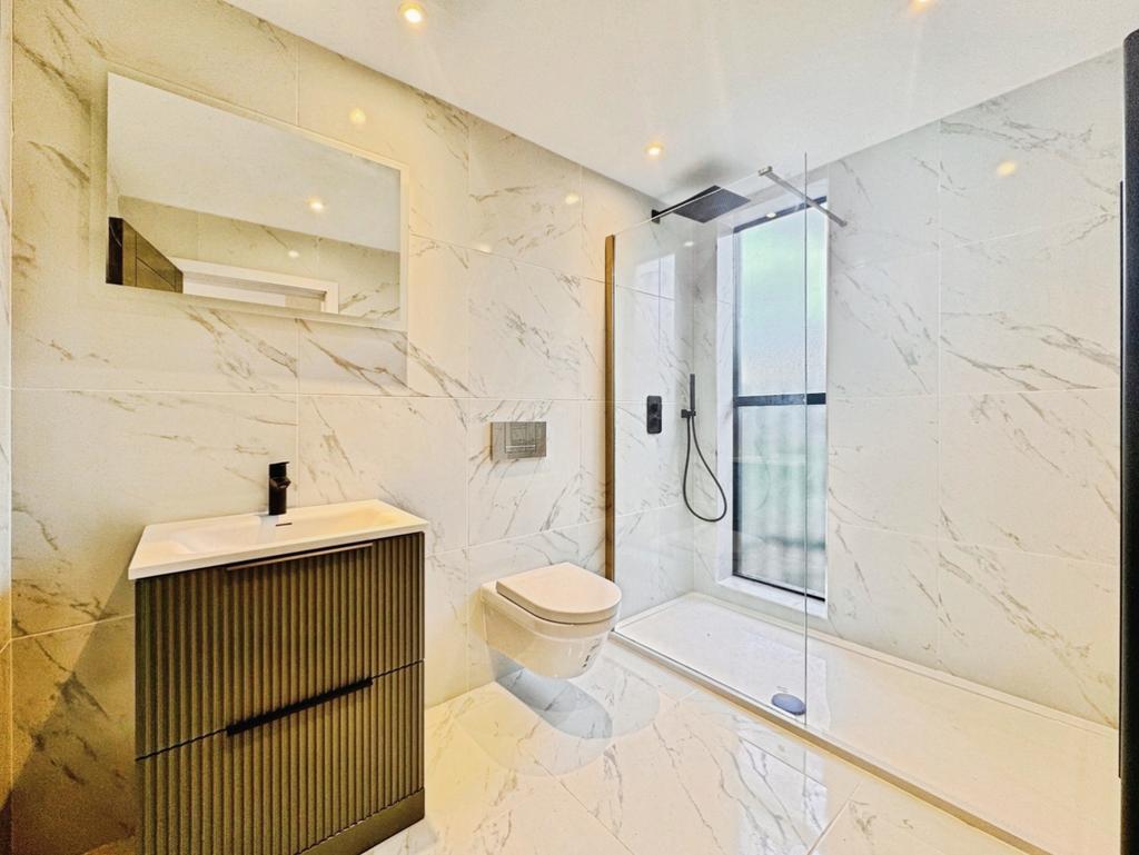 Pbox-bathroom-427401.jpg