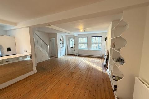 2 bedroom flat to rent, London SW5