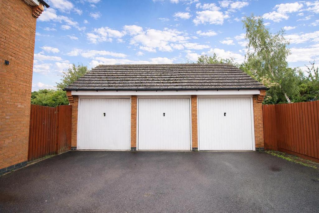 Middle Garage &amp; Parking