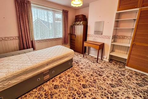 3 bedroom semi-detached house for sale, Lincoln Avenue, West Yorkshire WF15
