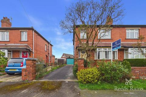 3 bedroom semi-detached house for sale, Lincoln Avenue, West Yorkshire WF15