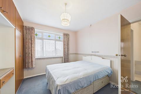 3 bedroom semi-detached house for sale, Lincoln Avenue, West Yorkshire WF15