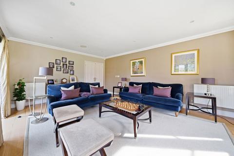 5 bedroom detached house for sale, Manor Close, East Horsley