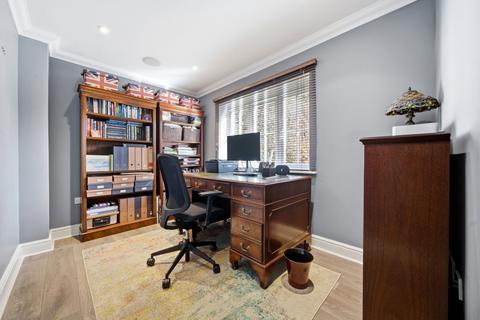 5 bedroom detached house for sale, Manor Close, East Horsley