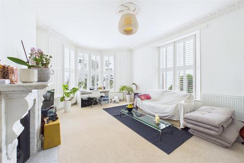 2 bedroom apartment for sale, Found along Clevedon's coastline