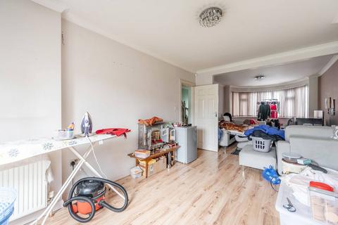 3 bedroom terraced house to rent, Ravenswood Crescent, Harrow, HA2