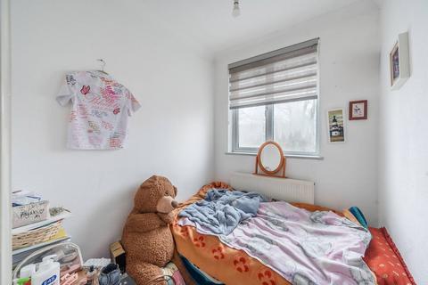 3 bedroom terraced house to rent, Ravenswood Crescent, Harrow, HA2