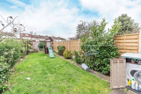 3 bedroom terraced house to rent, Ravenswood Crescent, Harrow, HA2