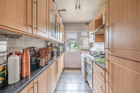 3 bedroom terraced house to rent, Ravenswood Crescent, Harrow, HA2