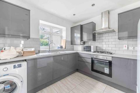 5 bedroom detached house to rent, Hawthorne Avenue, Harrow, HA3