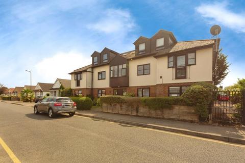 2 bedroom flat to rent, Iona Crescent, Cippenham