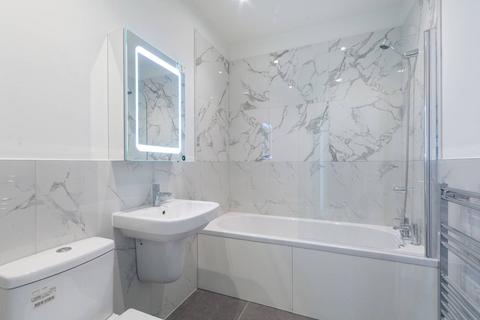 2 bedroom flat for sale, Gunnersbury Avenue, Ealing, London, W5