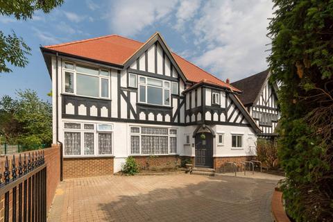 2 bedroom flat for sale, Gunnersbury Avenue, Ealing, London, W5