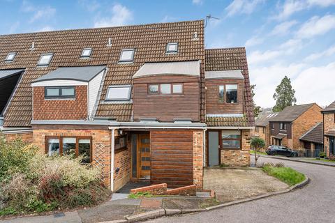 4 bedroom end of terrace house for sale, Priory Gardens, Berkhamsted, HP4