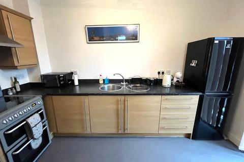 2 bedroom apartment to rent, Springfield Court, Salford M3