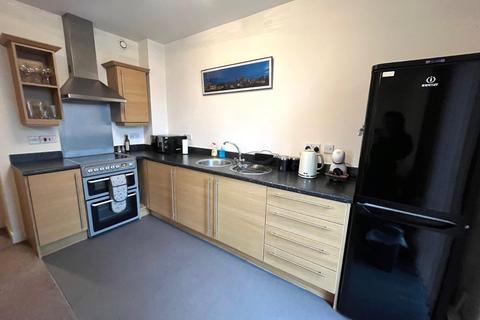2 bedroom apartment to rent, Springfield Court, Salford M3
