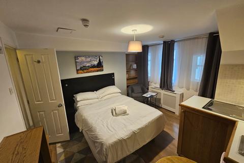 Studio to rent, Mabledon Place, Bloomsbury, WC1H