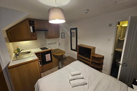 Studio to rent, Mabledon Place, Bloomsbury, WC1H