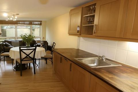 4 bedroom house share to rent, Staffordshire Gardens, Cambridge, CB1