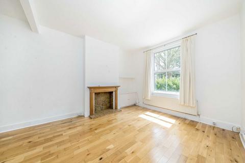 2 bedroom house to rent, Lillian Road, London SW13