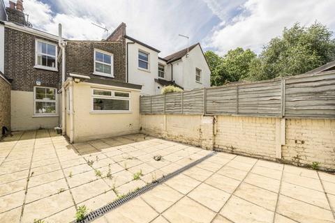 2 bedroom house to rent, Lillian Road, London SW13