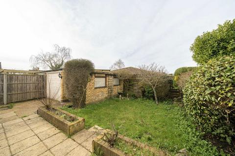2 bedroom bungalow for sale, Hollybank Close, Hampton TW12