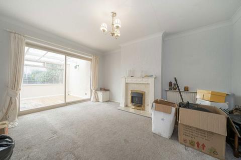 2 bedroom bungalow for sale, Hollybank Close, Hampton TW12