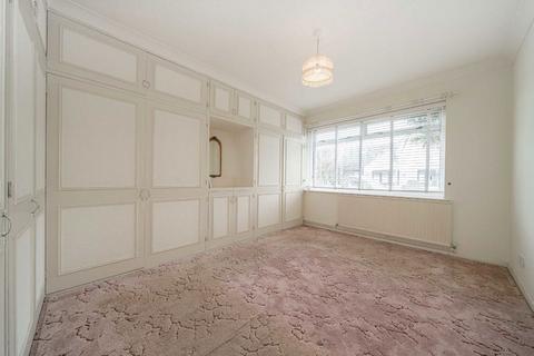 2 bedroom bungalow for sale, Hollybank Close, Hampton TW12