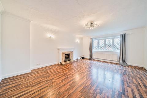 4 bedroom detached house to rent, Grey Alders, Banstead