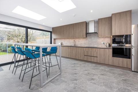 6 bedroom terraced house for sale, Hermon Hill, London E18