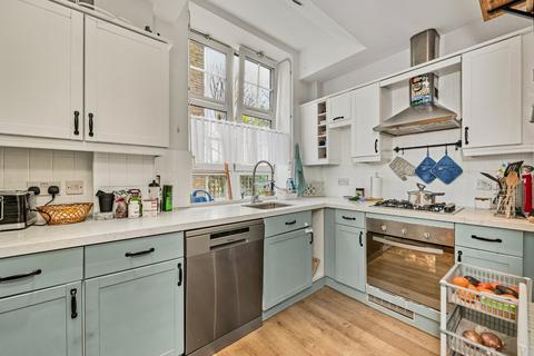 2 bedroom flat for sale, Ferndale Road, Brixton, London, SW4