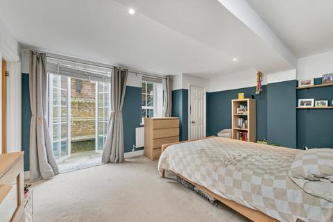 2 bedroom flat for sale, Ferndale Road, Brixton, London, SW4