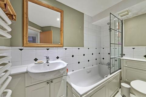 2 bedroom flat for sale, Ferndale Road, Brixton, London, SW4