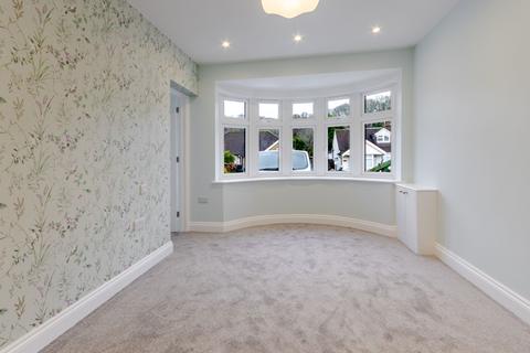 3 bedroom detached bungalow to rent, Links Way, Rickmansworth WD3