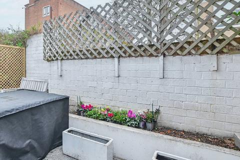 2 bedroom duplex for sale, Balls Pond Road, Islington, London, N1
