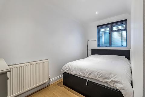 2 bedroom duplex for sale, Balls Pond Road, Islington, London, N1