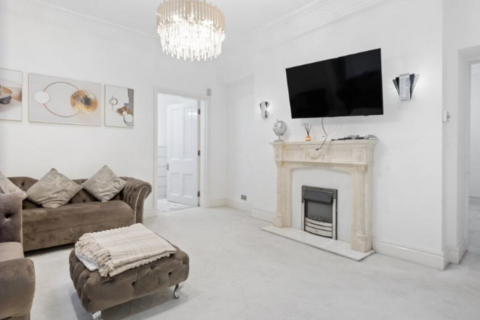 2 bedroom flat to rent, De Vere Gardens, W8